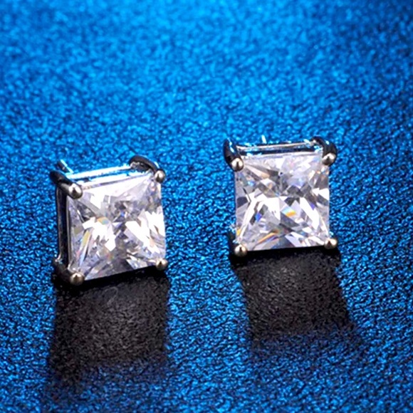 Princess cut diamond stud earrings - Picture 5 of 6